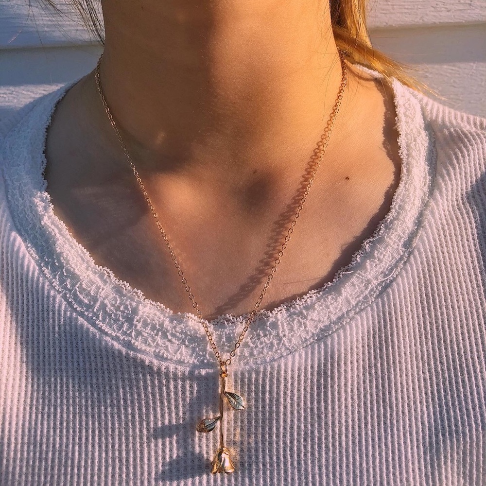 “La Vie En Rose” necklace